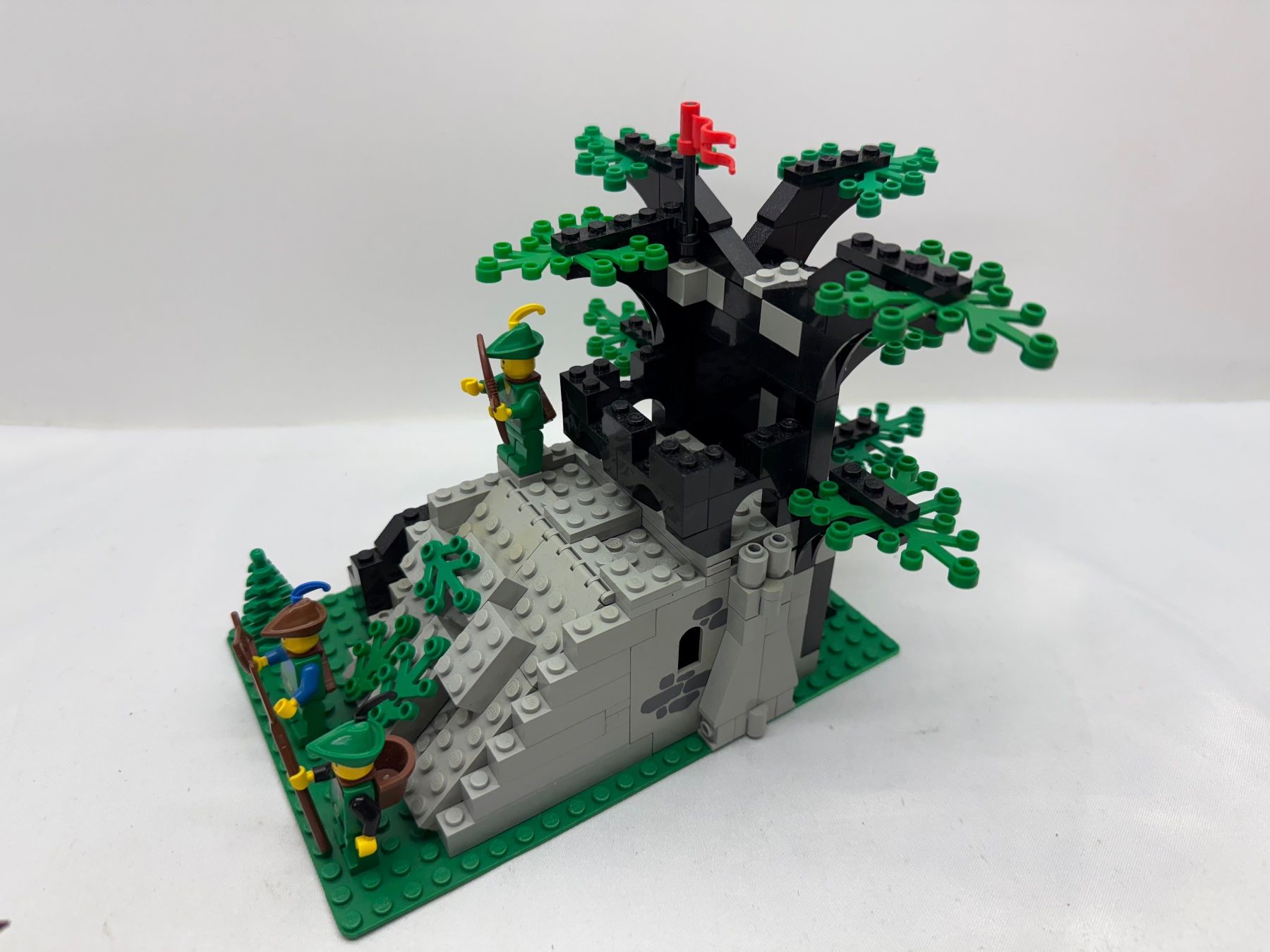 Lego Kit di costruzioni: LEGO Castle 6066 Camouflaged Outpost - Forest Men – Usato da Burgdorf venduto da Pistar 3