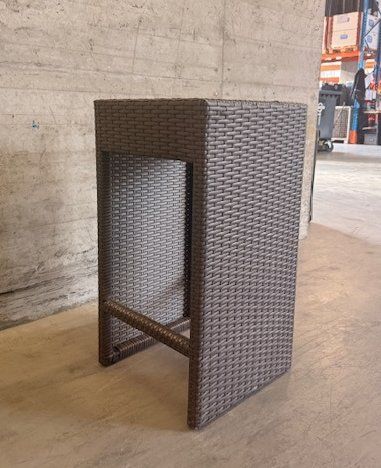 Tische: Rattan-Stehtisch / Hocker Braun – Gebraucht aus Fehraltorf von ric_2dbc 1