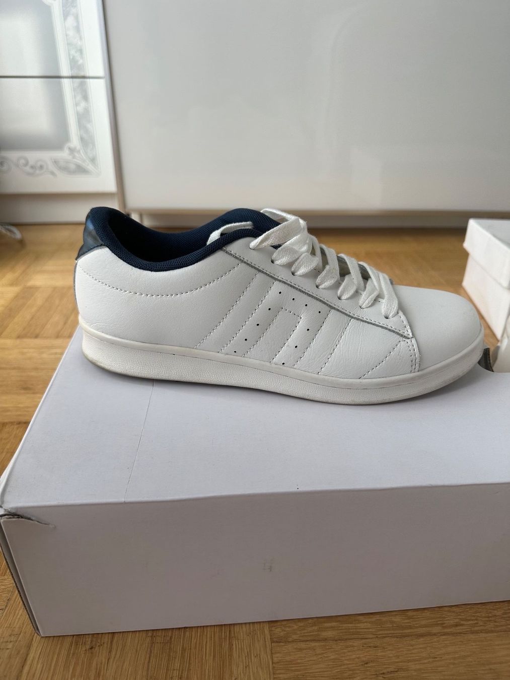Scarpe da uomo: Weisse Sneaker – Usato da Basel venduto da ari_qn6c