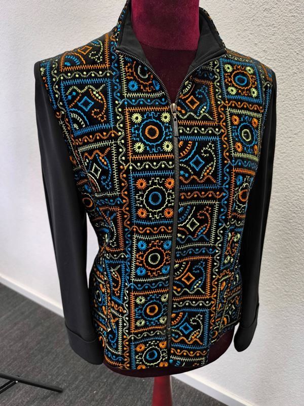 Vestes: Blusenjacke – D'occasion à Rüti ZH par Restwert_Rueti_ZH