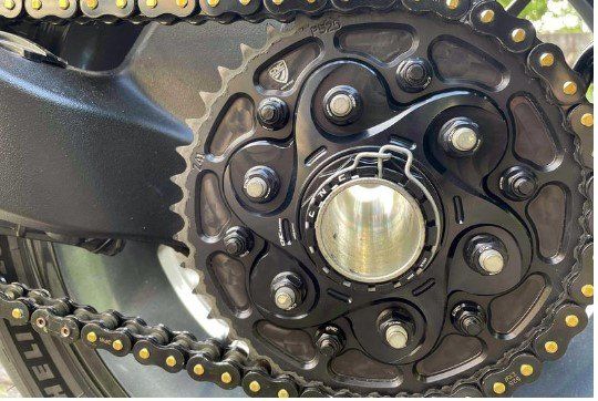 Ducati Tutti i ricambio per moto: CNC Hinterrad Flansch für Ducati – Nuovo e nell'imballaggio originale da Frauenfeld venduto da Moto77_AG 1