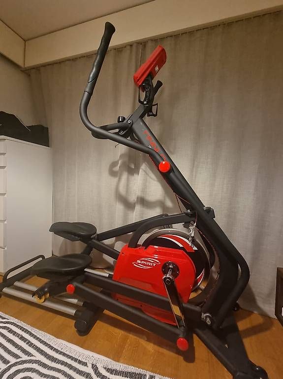 Hometrainer: Ellipsentrainer spirit E- Glide  – Usato da Luzern venduto da Valen-tino