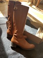 Damen Stiefel braun flach mit Schnalle neuwertig