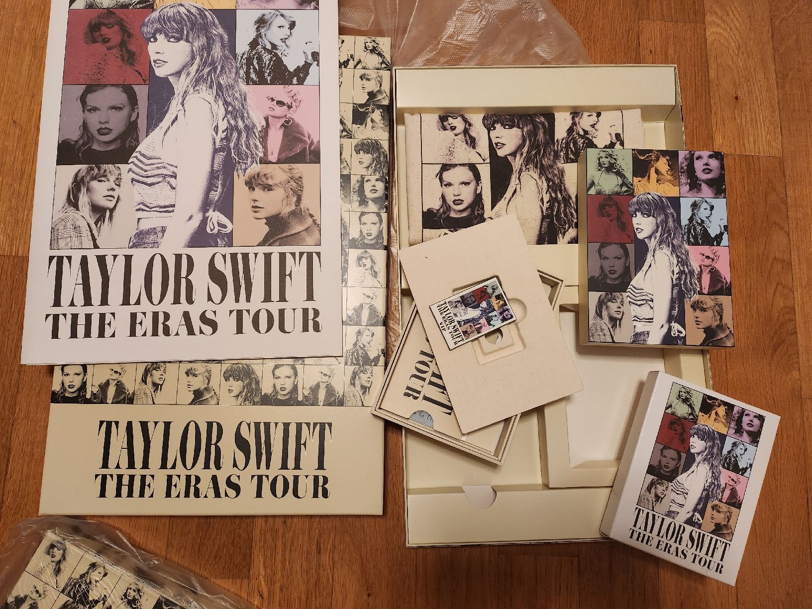 Bücher: Taylor Swift Merchandise Box – Neu und originalverpackt aus Zug von  1