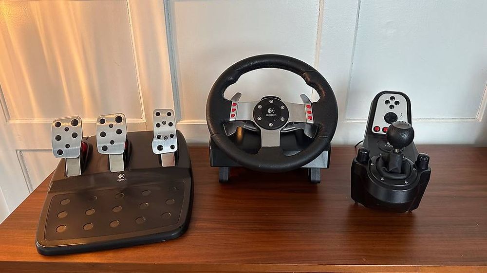 Logitech G25 Racing Wheel (Lenkrad, Pedale & H-Schaltung) (Gebraucht ...