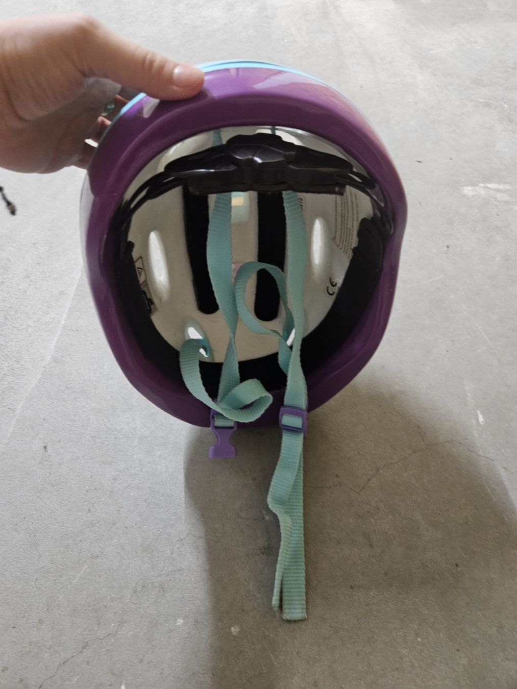 Casques: Süßer "Eiskönigin" Helm – D'occasion à Diepoldsau par rin_d9yl 2