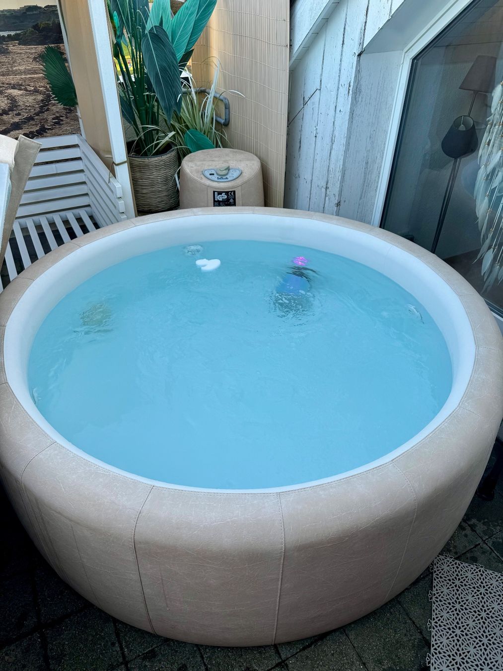 Softub Whirlpool: Softub Legend almond "Whirlpool" – Gebraucht aus Wiesendangen von  3