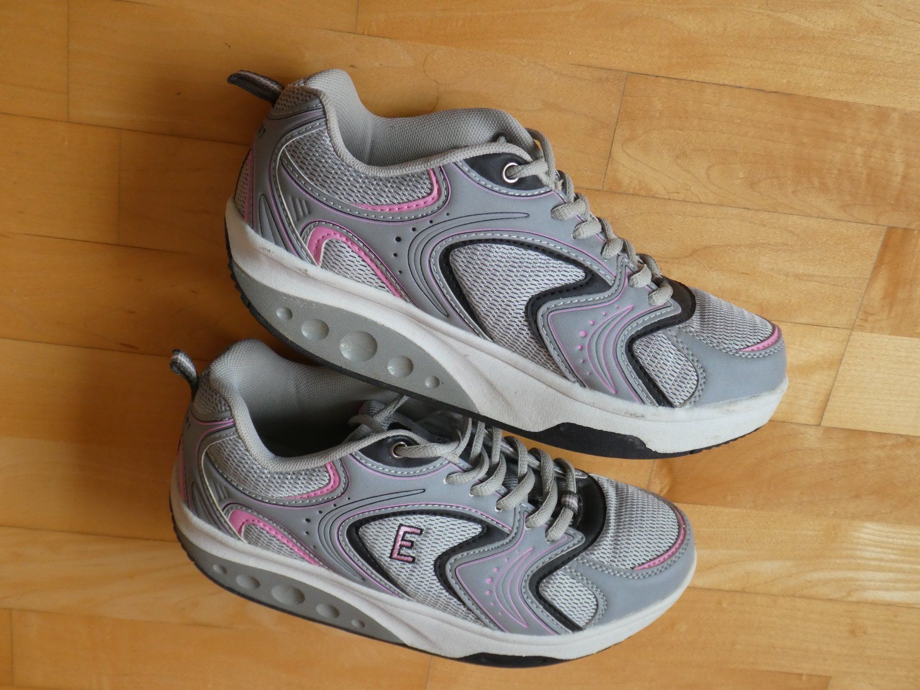 Scarpe da donna: Damen Sneaker mit Abrollsohle, Everest, grau/schwarz – Nuovo (secondo la descrizione) da Muntelier venduto da Rwc 2