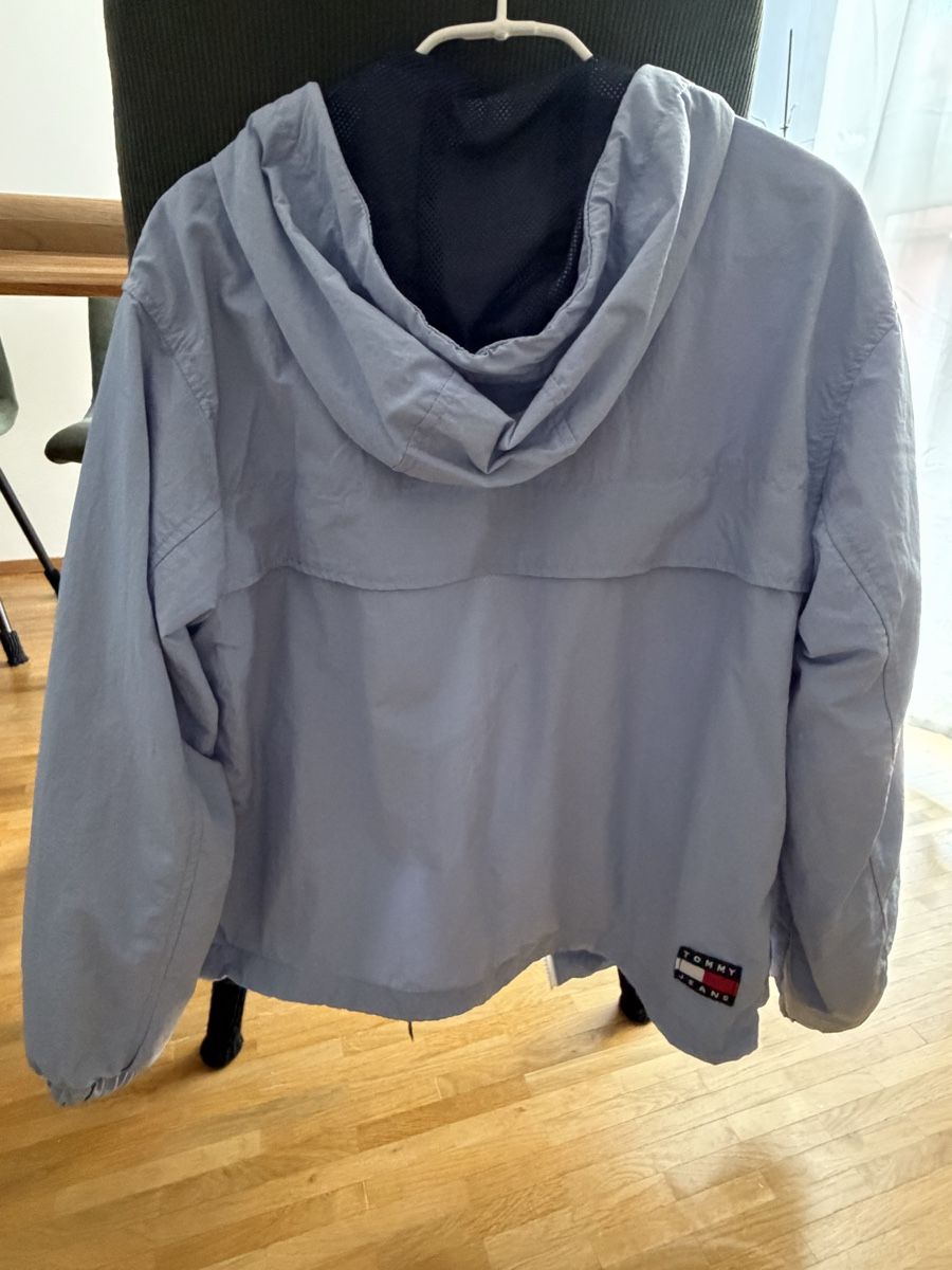 Tommy Hilfiger Vestes: Hellblaue Windjacke von Tommy Jeans – D'occasion à Bülach par ann_2ry2 1