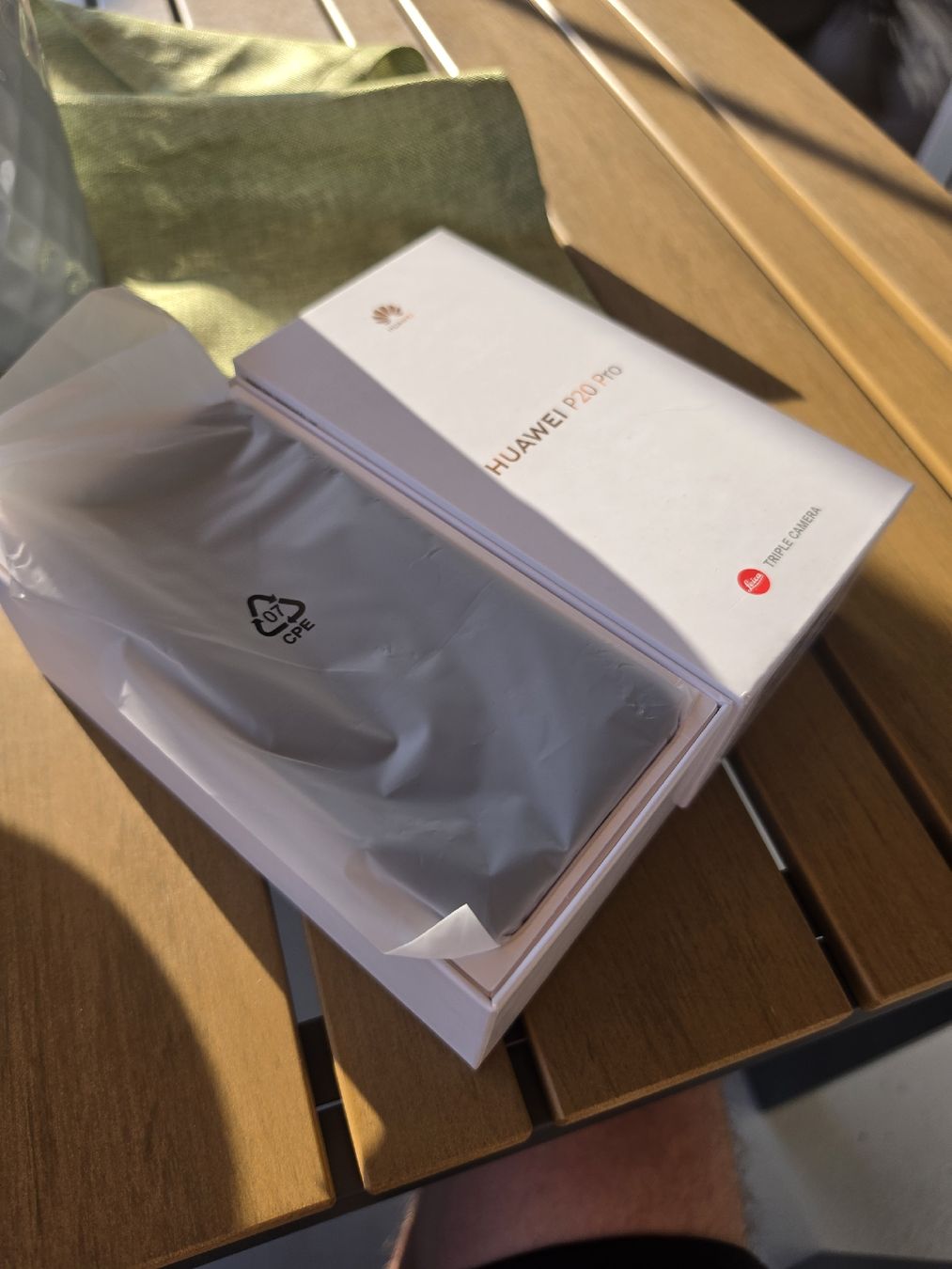 Huawei Handys / Smartphones: Huawei P20 Pro Smartphone Triple Camera 128GB Twilight  – Neu (gemäss Beschreibung) aus Beinwil am See von wol_9rqp 1