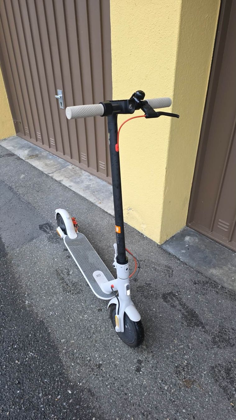 Scooters: Xiaomi E-scooter – Neu (gemäss Beschreibung) aus Wöschnau von ger_rfy7 1