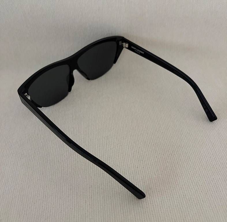 Saint Laurent Brillen & Gläser: Saint Laurent Eyewear black – Gebraucht aus Luzern von Chiara.9 2