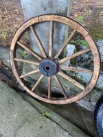 Antikes Holzrad / Wagenrad mit Eisenreifen,12 Speichen, Deko