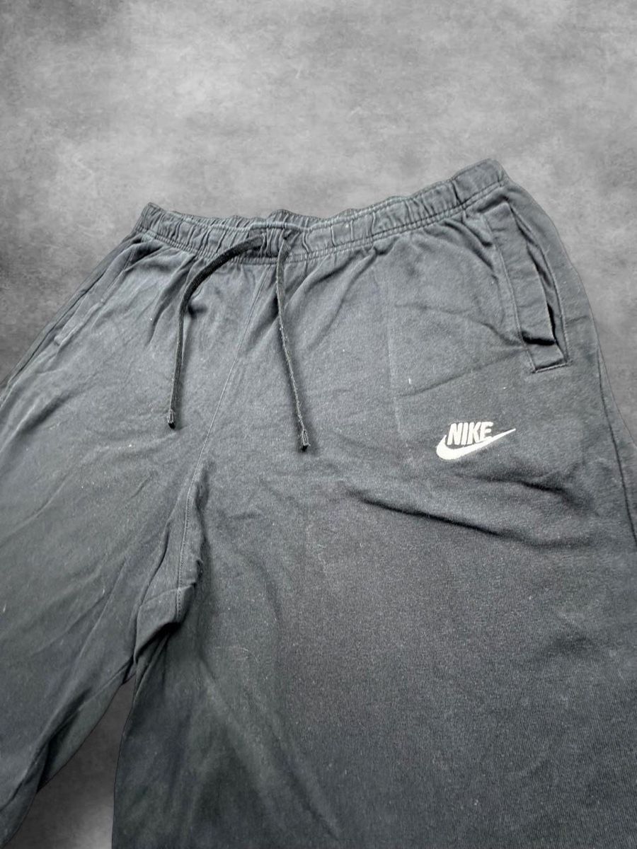 Nike Pantaloni: Nike black shorts – Usato da Erlinsbach SO venduto da TogaResell 1