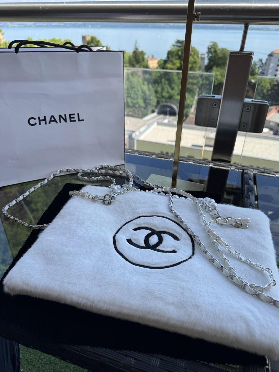 Chanel Borse da donna: Sac Chanel VIP fourrure blanche  – Nuovo (secondo la descrizione) da Neuchatel venduto da mar_9blm 3
