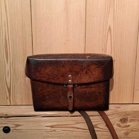 Schöne, dunkle Vintage Leder Handtasche (Kartentasche) Nr. A