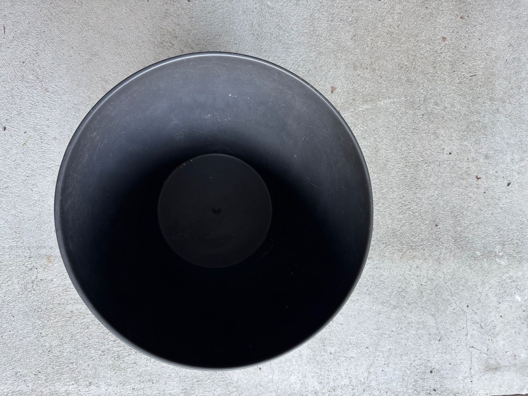 Pots de fleurs: Pot de fleurs – D'occasion à Zürich par odi_ldv8 2