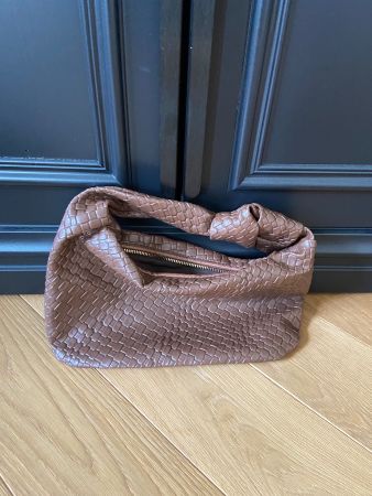 Tasche (bottega venetta stil)
