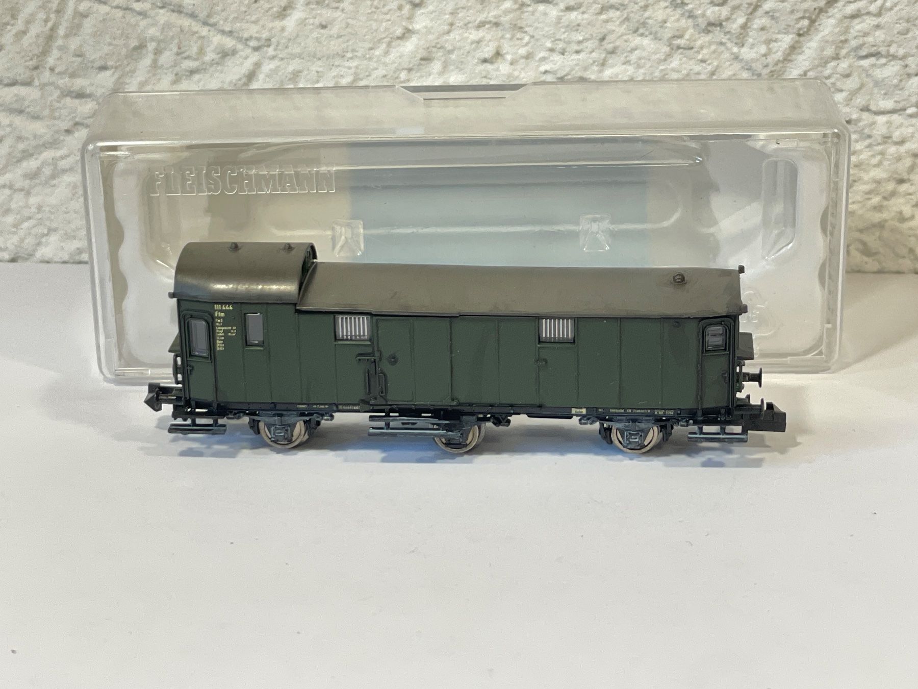 Fleischmann Modelleisenbahnen: Fleischmann 806801 K 3-achsiger Gepäckwagen der DB – Neu (gemäss Beschreibung) aus Wilderswil von Modellbahn-Shop-Moll