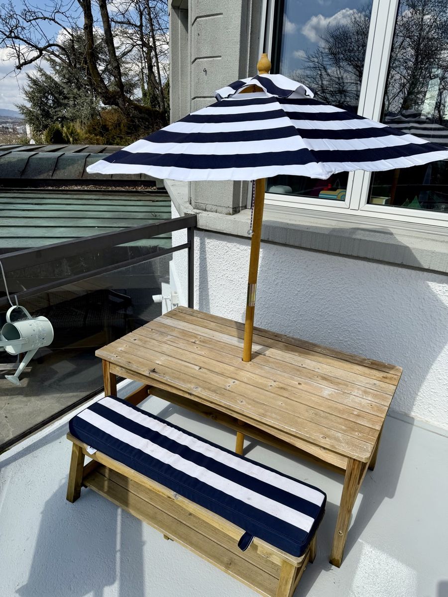 Set di tavolo e panche: Gartentisch mit Sitzbank und Sonnenschirm gestreift – Usato da Wallisellen venduto da ale_9qys 2