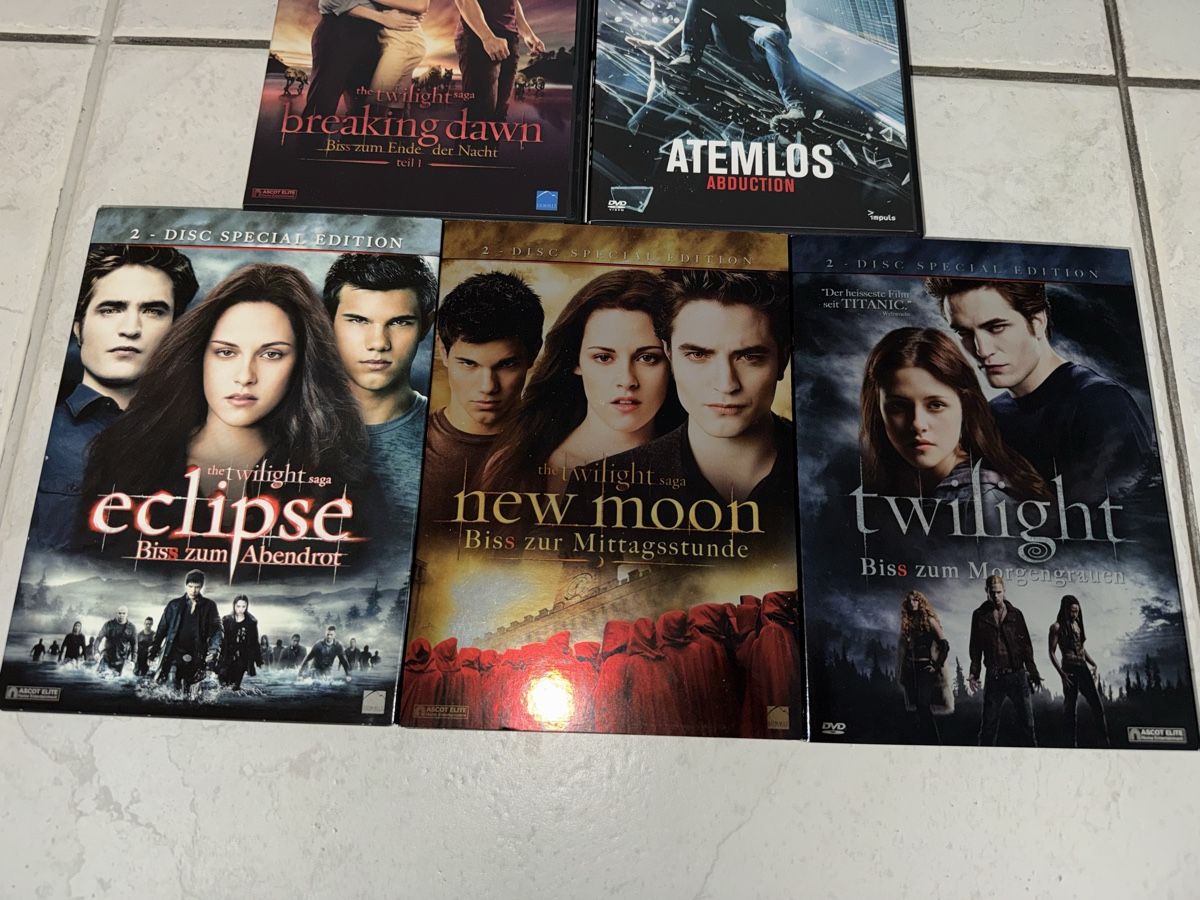 Tutti i DVDs: 5 DVDs der Twilight Saga und Schauspieler – Usato da Gossau ZH venduto da Shaolin 2