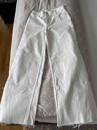MNG Jeans, Gr. 34, weiss, neuwertig