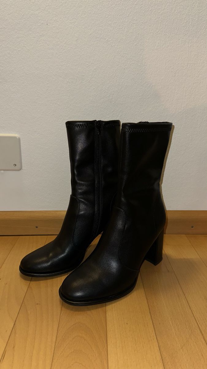 Scarpe da donna: Stiefel – Nuovo (secondo la descrizione) da Riehen venduto da 4125