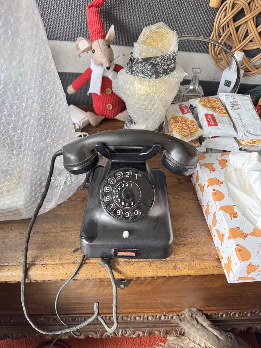 Telefoni: Antikes Telefon mit wählscheibe schwarz W 48 bakelit  – Usato da Gipf-Oberfrick venduto da Iberico 3