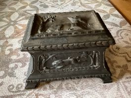 Antike Schmuckschatulle Jagdmotive Zinn/Zinkguss um 1900