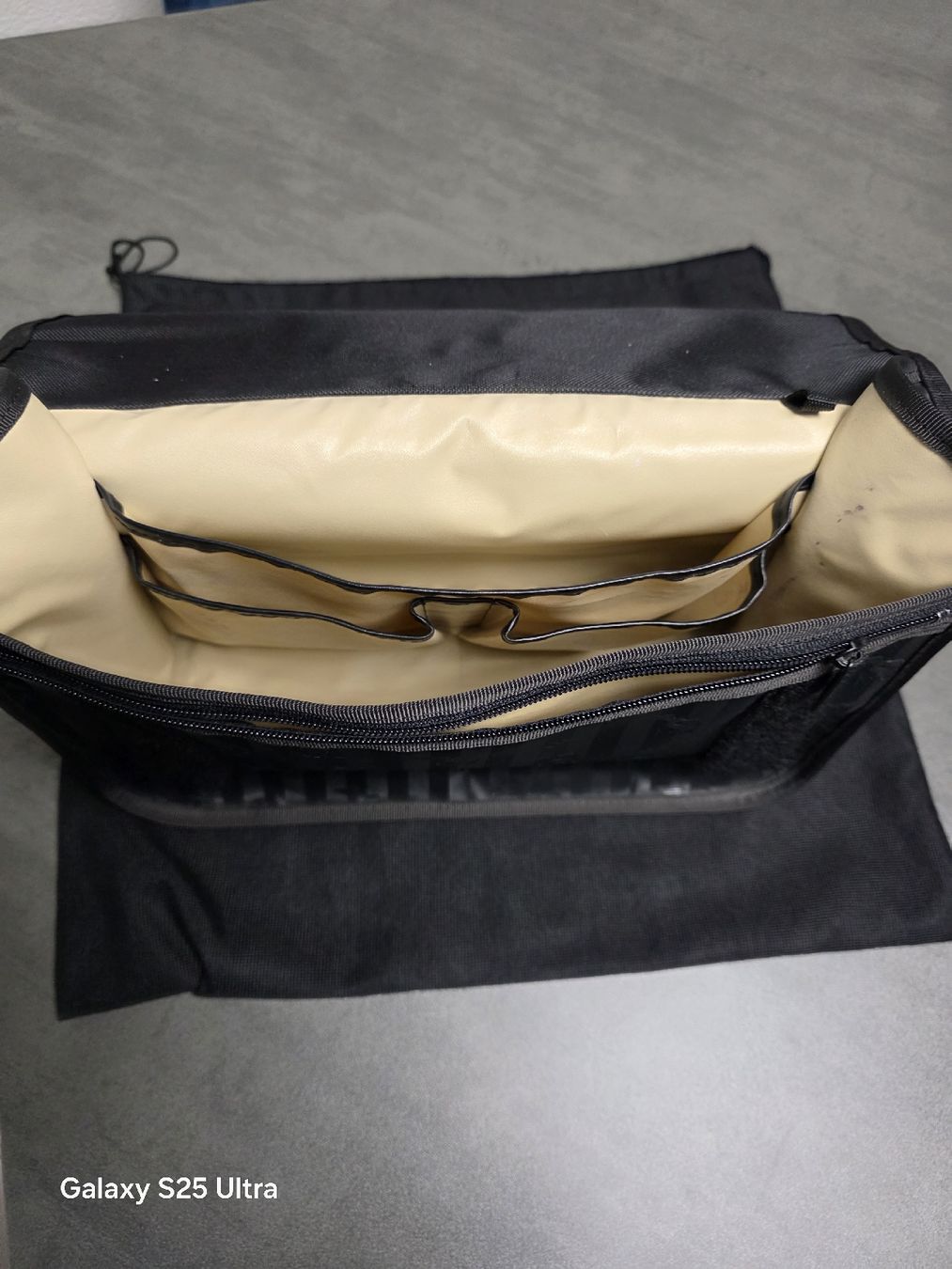 Maison Mollerus Borse: Mollérus Tasche  – Usato da Kölliken venduto da ann_vf62 5