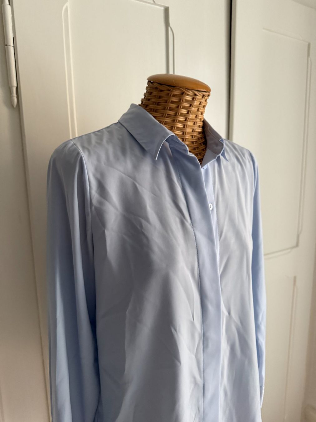 H&M Chemisiers: Bluse hellblau fliessend 36 – D'occasion à Zürich par Diazaio 1