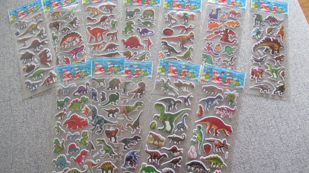 Spreadshirt Dinosaurier Triceratops Aufkleber – 10x10 Cm, Mattweiß, Wasserfest & Abziehbar