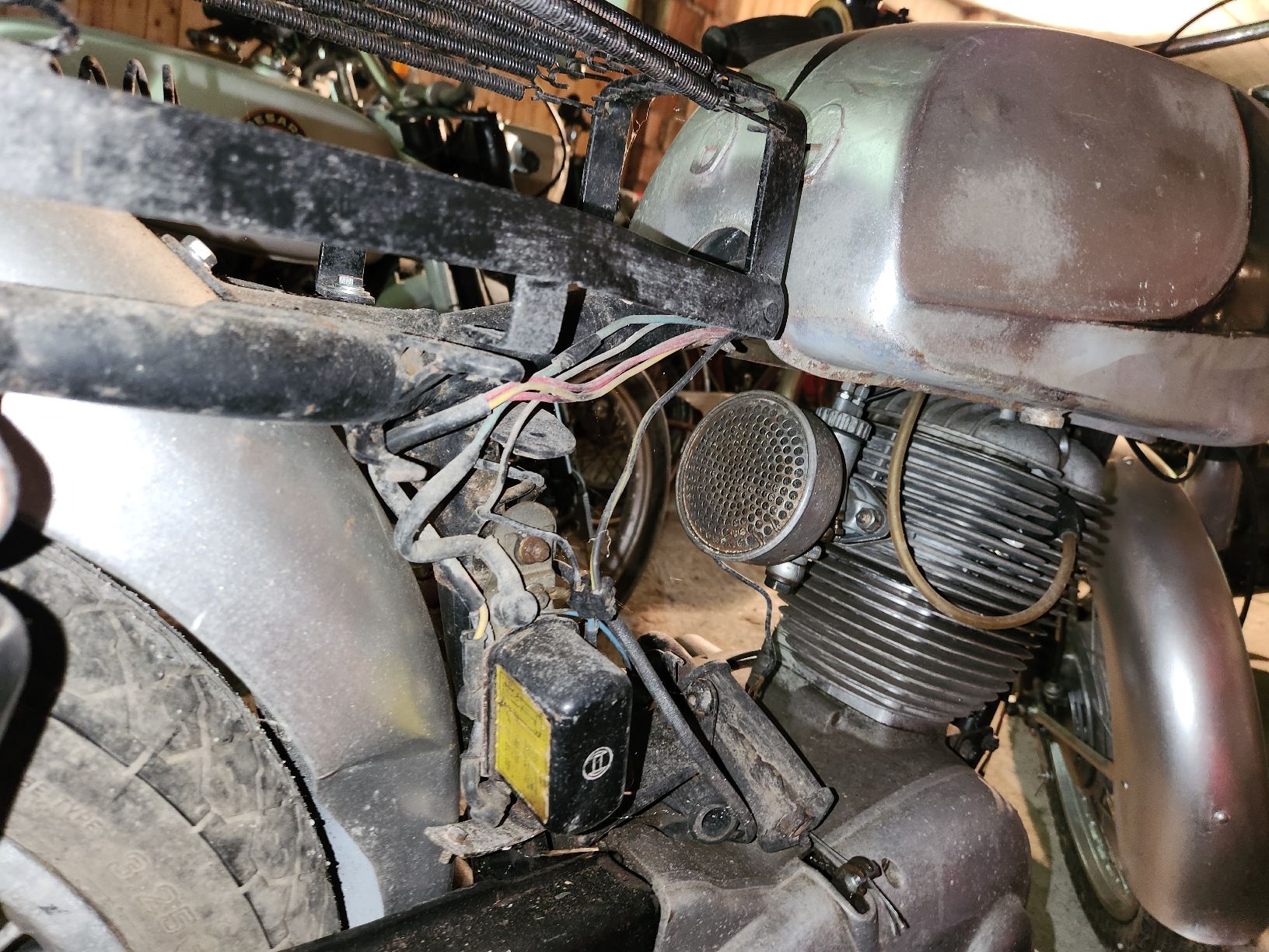 Moto Morini Strada: Seltene Oldtimer Moto Morini 125, Scheunenfund, defekt – Difettoso da Stein AG venduto da Metaluna 7