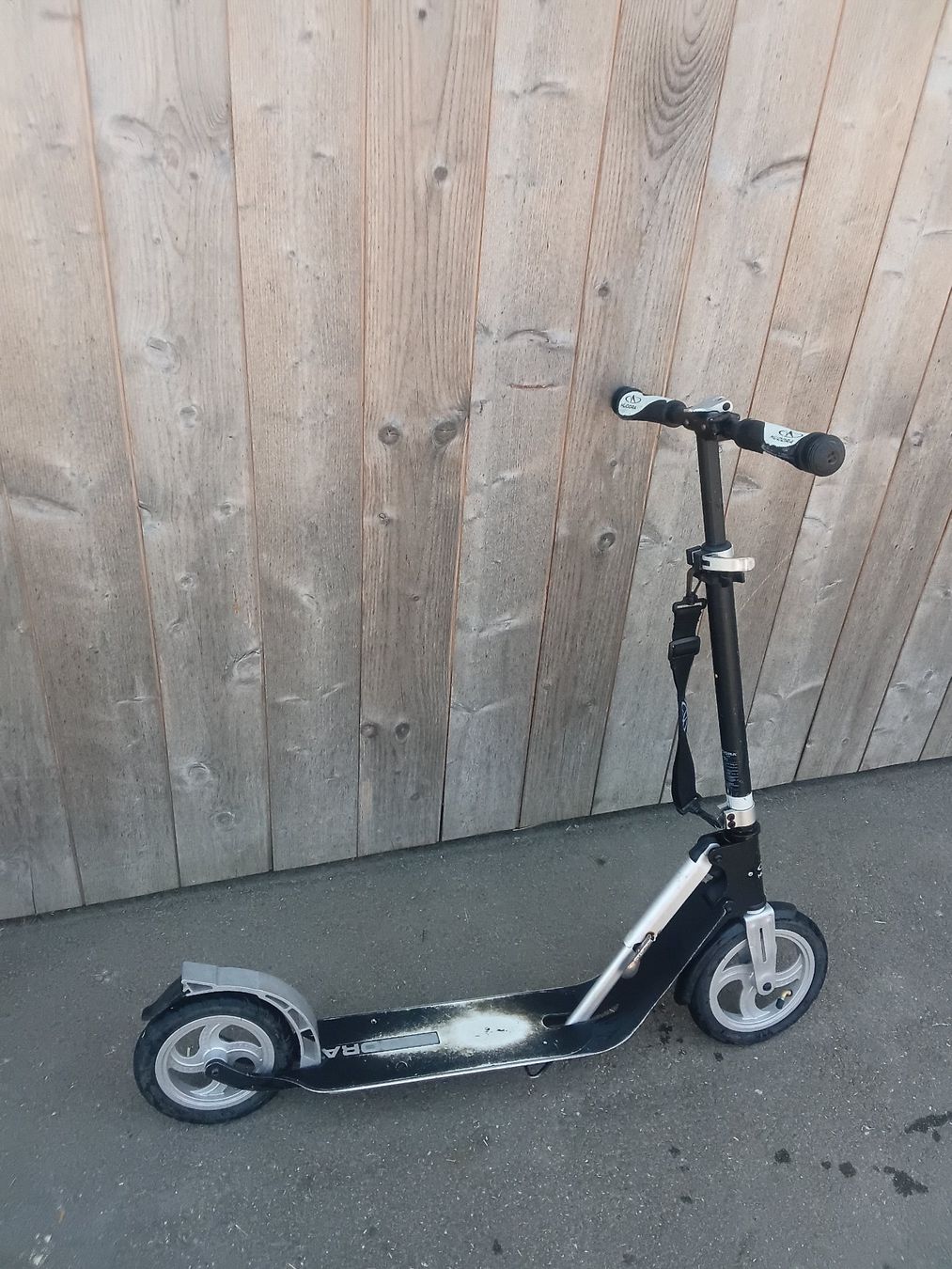 Hudora Kickboard: Hudora Trottinet mit Luftreifen – Usato da Lützelflüh venduto da fortuna87 2