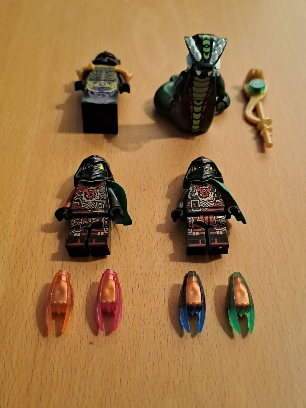 Lego Jouets: Lego Ninjago Figuren  Versand möglich – D'occasion à Kestenholz par Knox1973 1