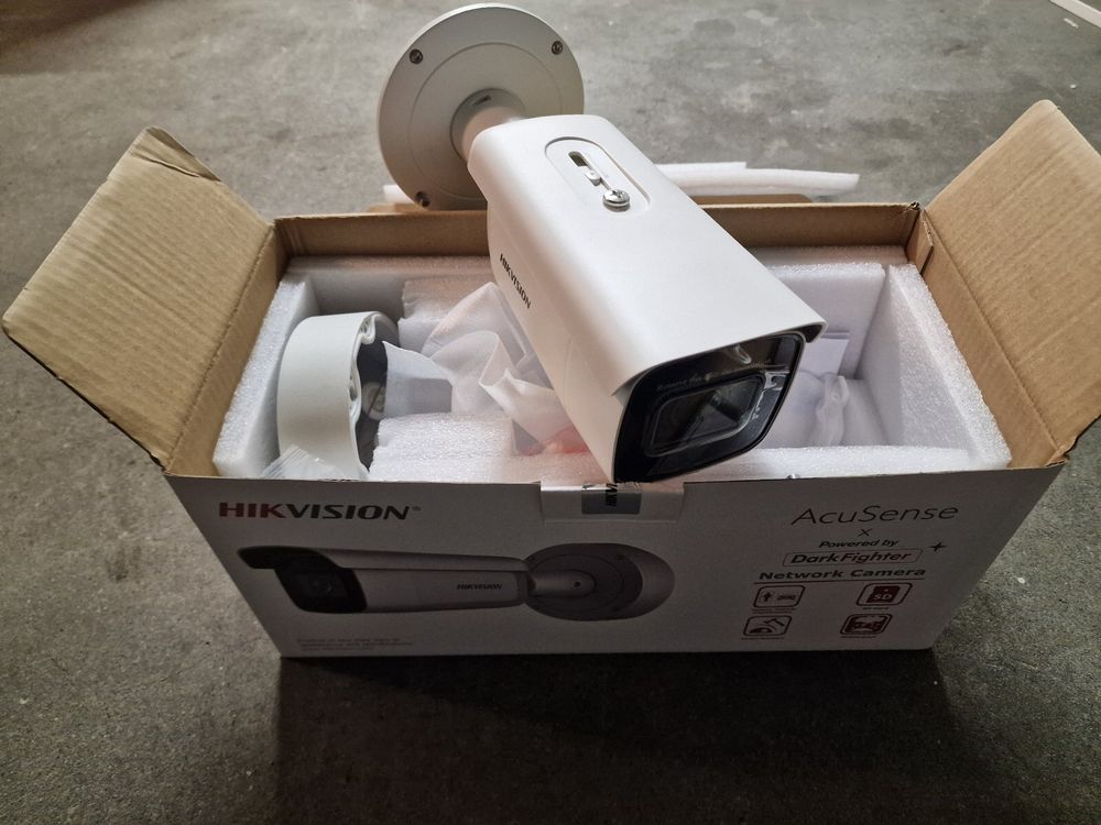 Hikvision AcuSense Netzwerkkamera 4MP DS-2CD2646G2-IZS | Kaufen Auf Ricardo