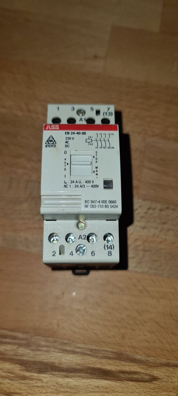 ABB Stromzufuhr: ABB EN24-40-00 Schütz 230V Auto Stop Man – Gebraucht aus Neunkirch von MaElekt