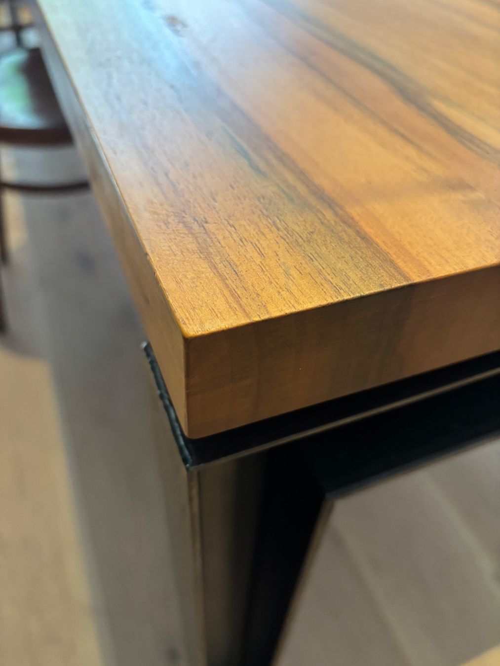 Tische: Schweizer Nussbaum Tisch (Emmental) – Gebraucht aus Zürich von silvana10 1