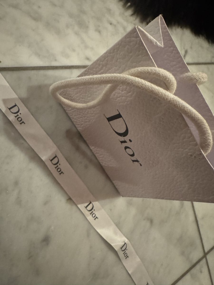 Carta: kleine dior papier tasche – Usato da Volketswil venduto da Modelka 1