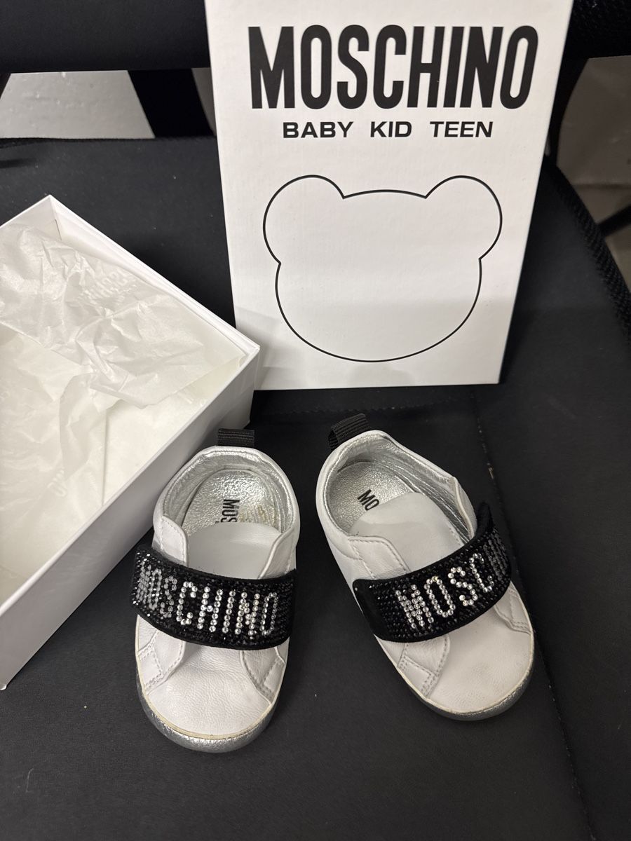Moschino Scarpe per ragazzi: Moschino Baby Schuhe – Nuovo (secondo la descrizione) da Menzingen venduto da Dali2504