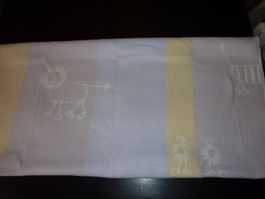 Couverture bébé douce motifs animaux brodés - parfait état