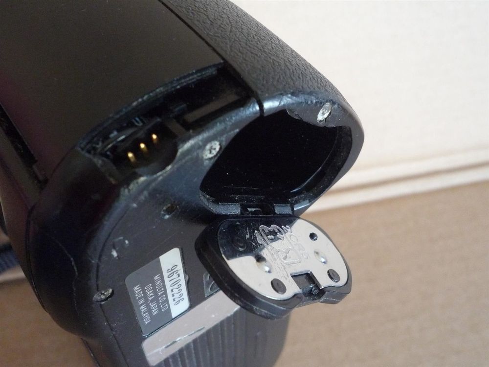 Minolta Fotocamera: Minolta Dynax 500si  Kameragehäuse ok, nur -  Batteriedeckel – Usato da Flims Waldhaus venduto da Gutveina 7