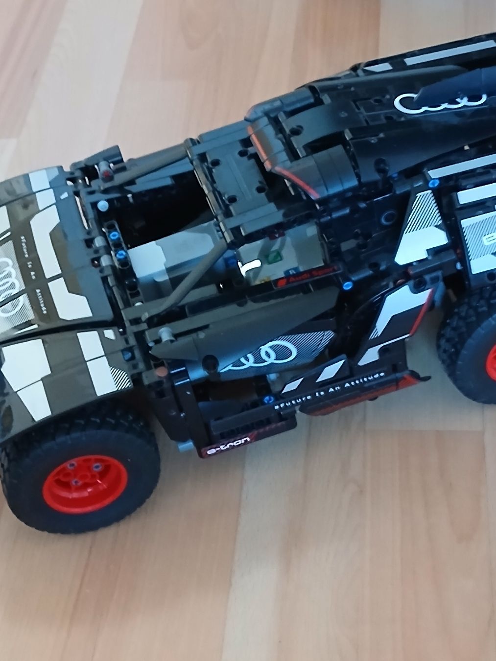 Lego Kit di costruzioni: Lego Technic Audi RS Q e-tron 42160, comme neuf ! – Usato da Tavannes venduto da Chevaldefeu