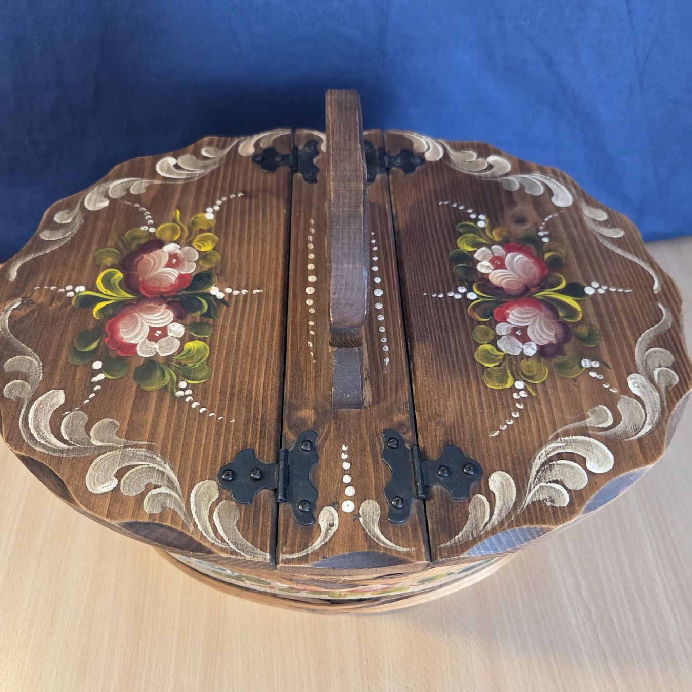 Contenitori & Simili: Holzkorb mit Deckel handbemalt Blumenmuster mit Henkel – Nuovo (secondo la descrizione) da Kriens venduto da gra_fhn7 9
