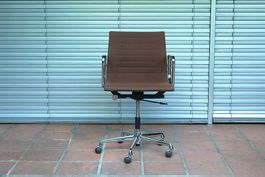 Vitra Eames Aluminium Office Chair EA 117