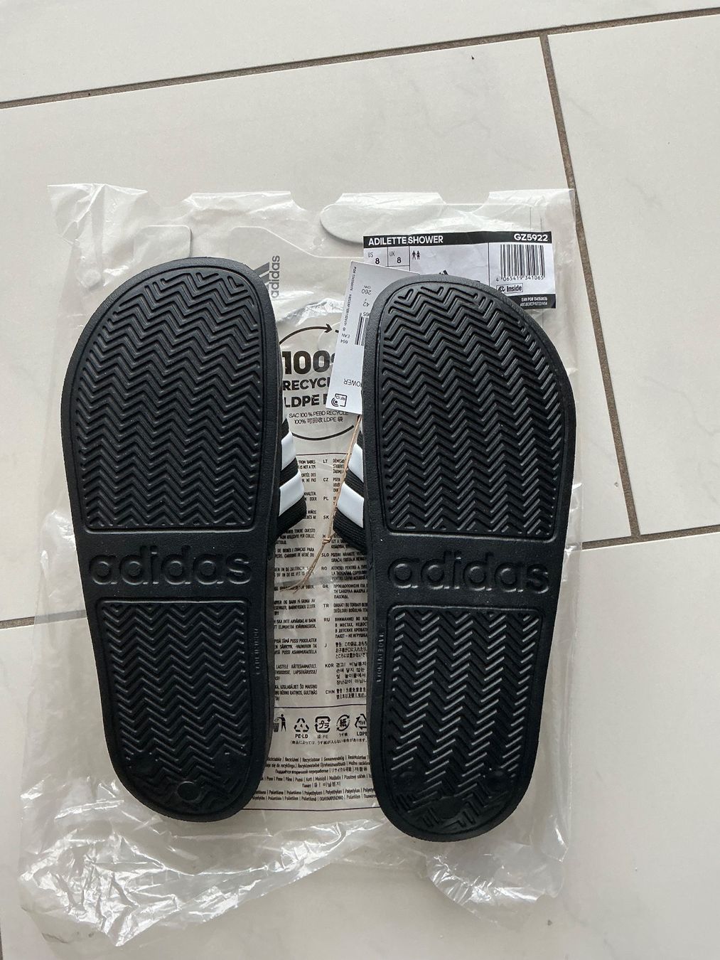Adidas Scarpe da uomo: Adiletten Gr.42 Schwarz – Nuovo e nell'imballaggio originale da Biel-Benken BL venduto da Sahra1 2