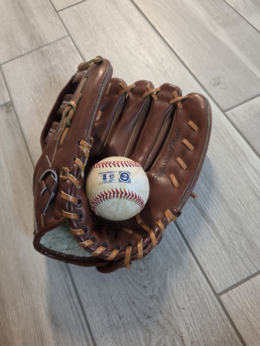 Guanti & manicotti: Baseballhandschuh Zett und Baseball – Usato da Dorf venduto da Echo_Elements 9