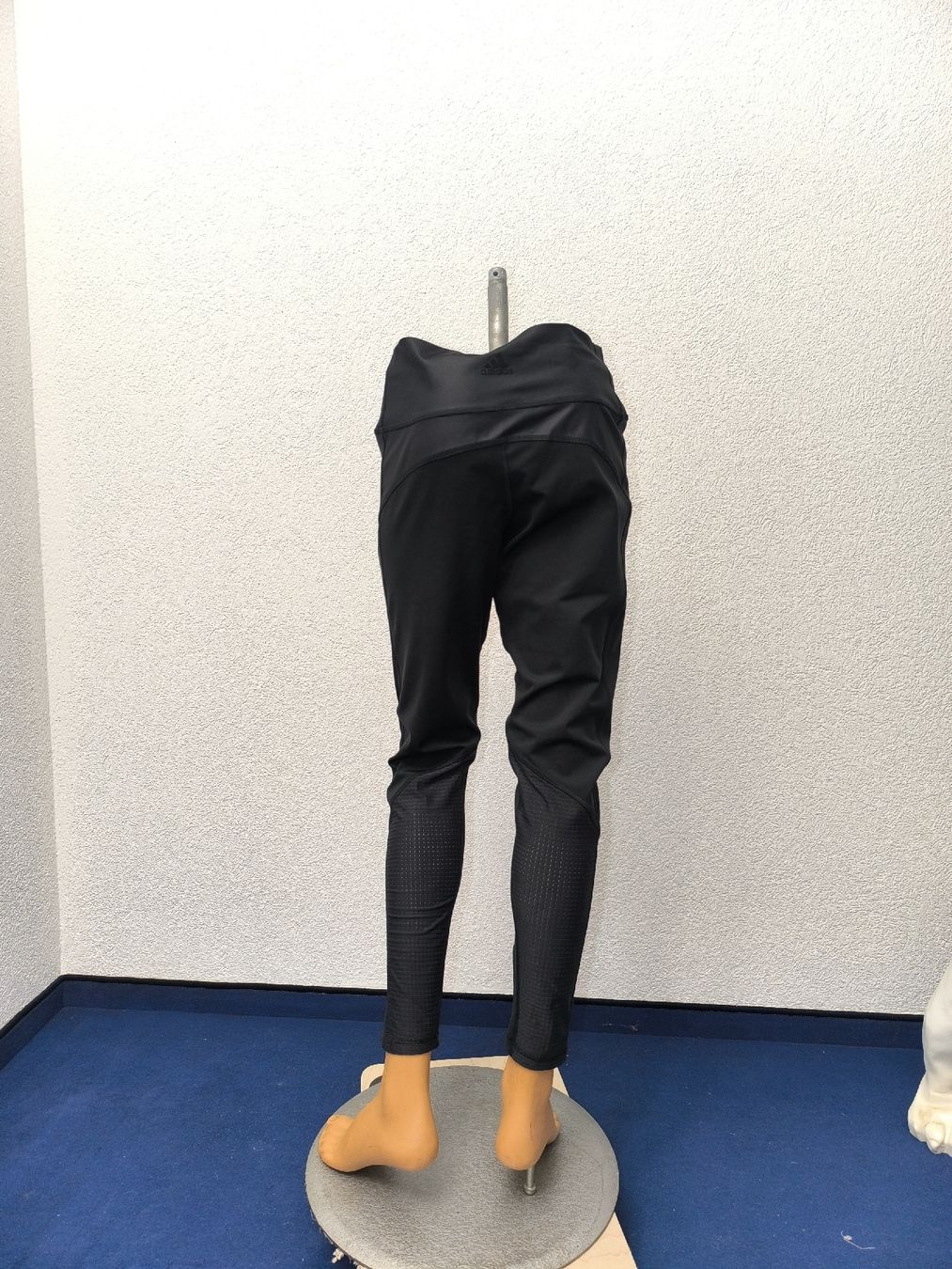 Adidas Leggings: Sporthose von adidas – Usato da Fischbach LU venduto da BuBri