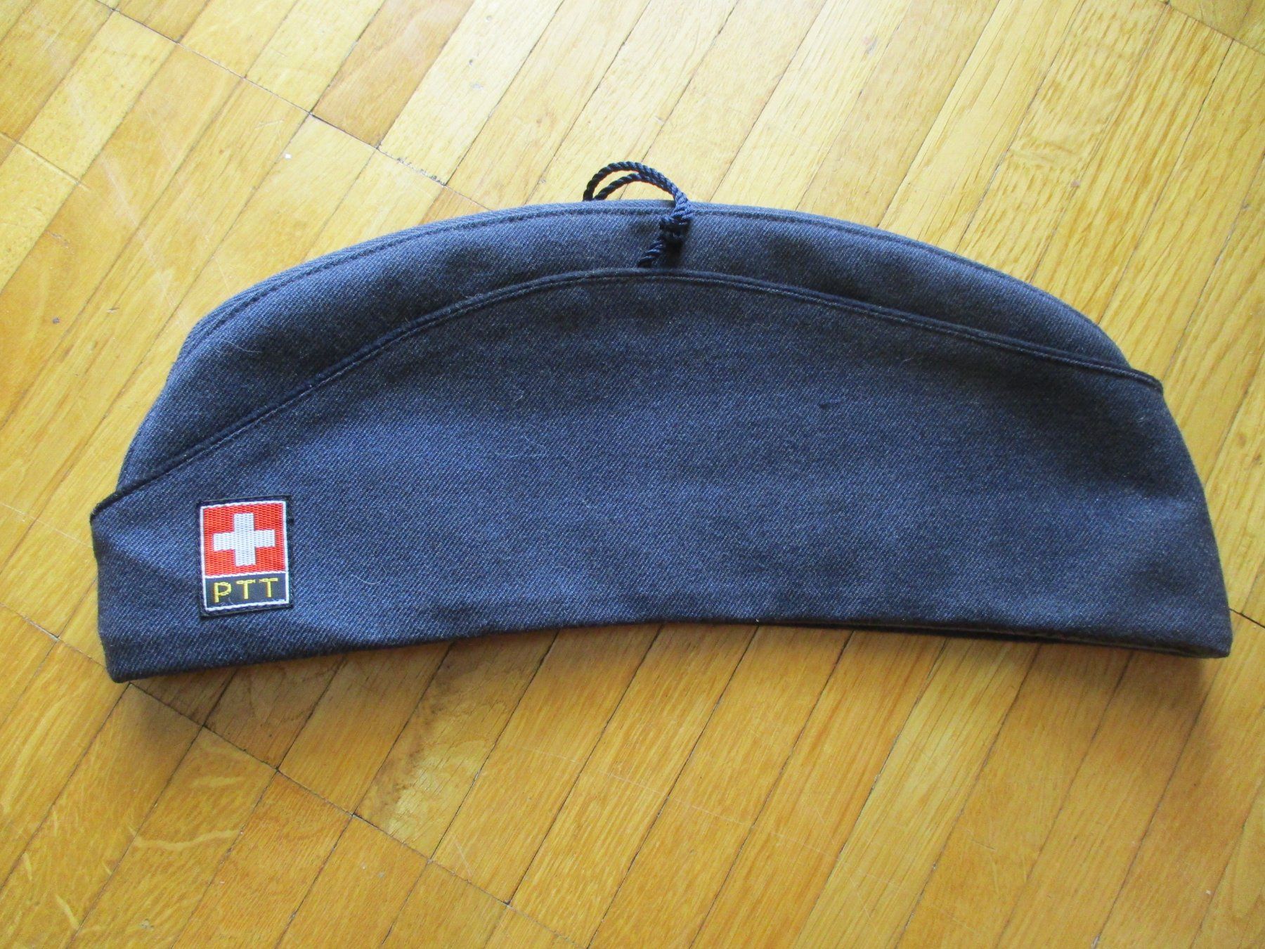 La Posta Uniformi: Béret vintage PTT Suisse – Usato da La Sarraz venduto da vic_v6kz