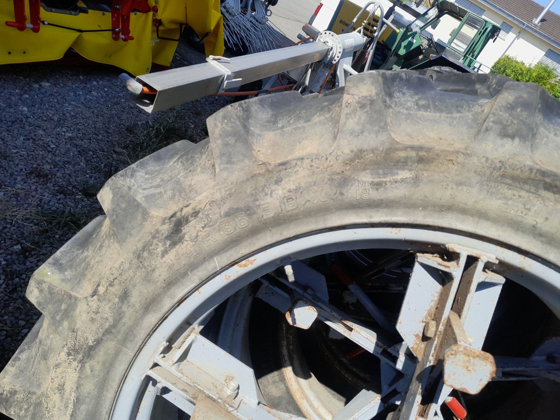 Michelin Pneumatici & Ruote complete: Doppelrad Müller 12.4R36 – Usato da Menzingen venduto da Staub-Landtechnik 2